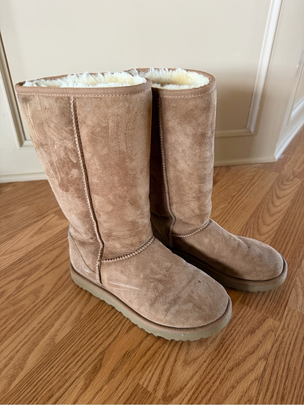 Ugg Classic Tall Shearling-Lined Women’s Boots - Chestnut Size 8